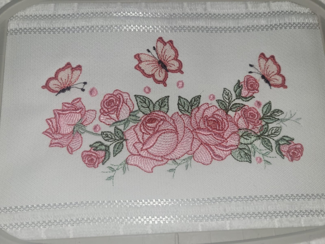 Matriz de bordado de rosas e borboletinhas - Imagem 2